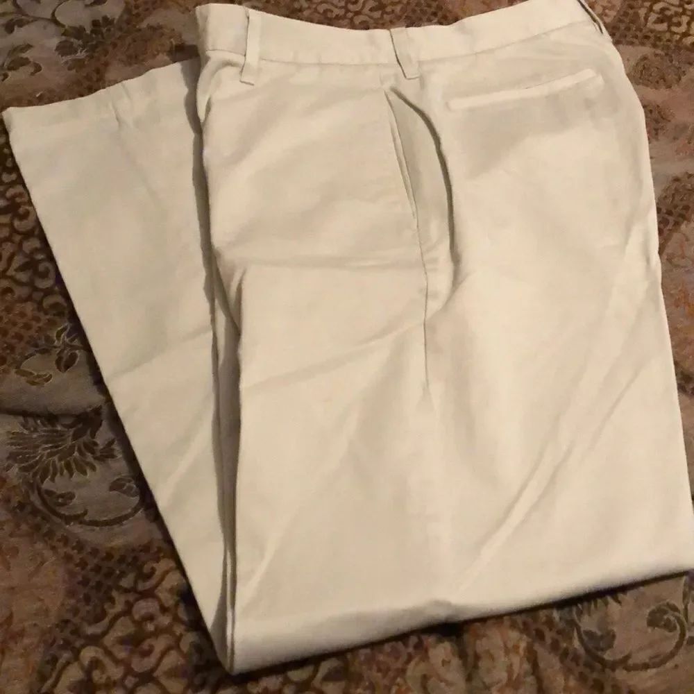 Gap classic Chinos excellent condition 34 x 34